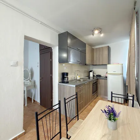 Happy Nest In With Patio Thessalonique