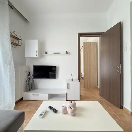 Happy Nest In With Patio Thessalonique