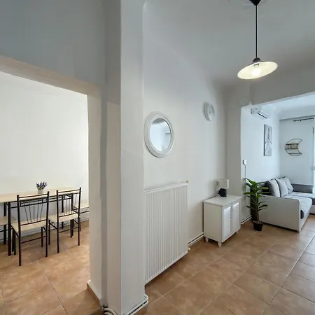 Happy Nest In With Patio Thessalonique